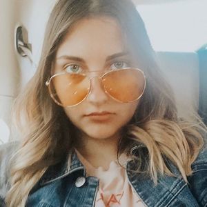 Meet your Posher, Julia